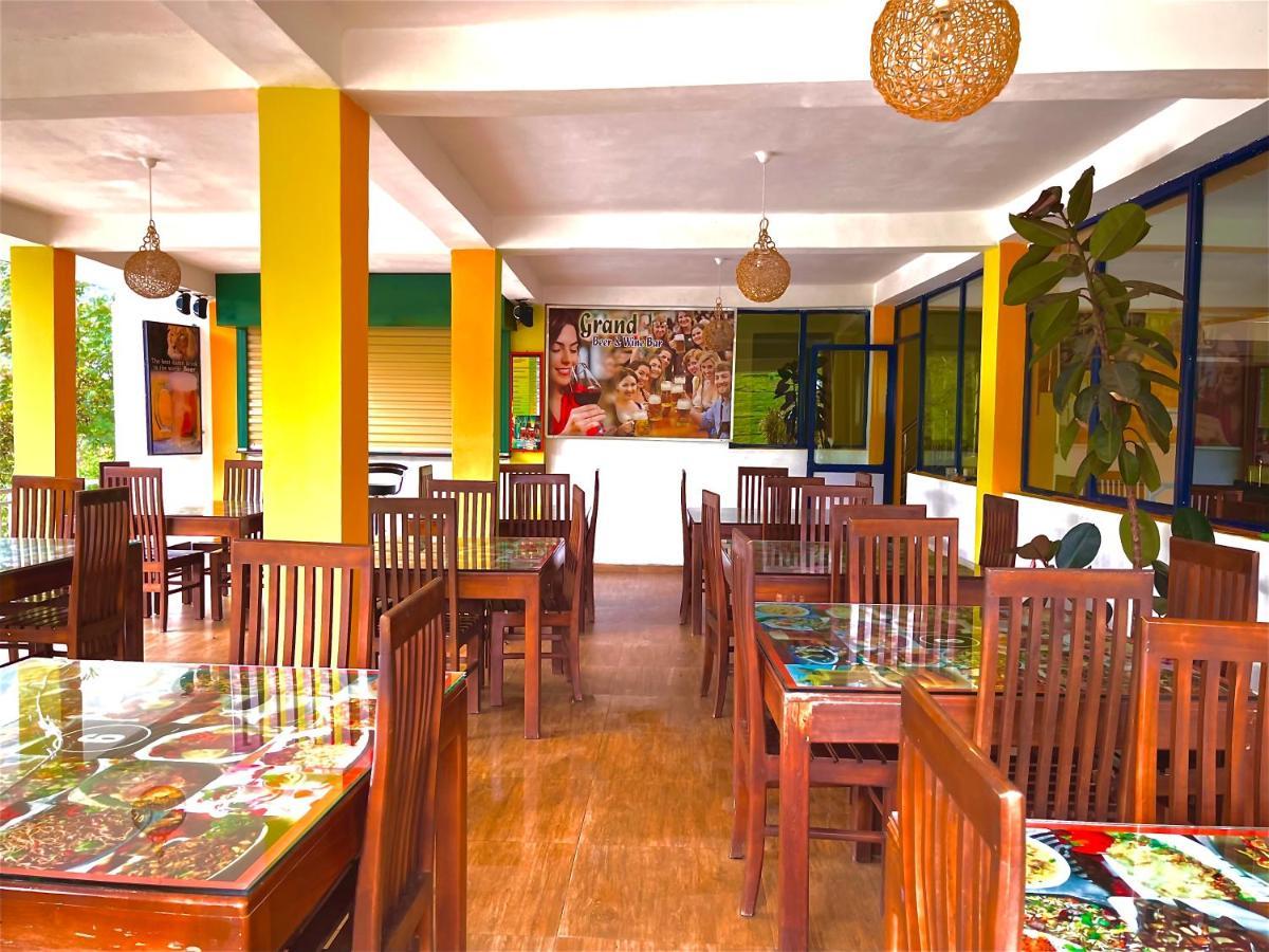 Grand Adamspeak Hotel Nallathanniya Екстериор снимка